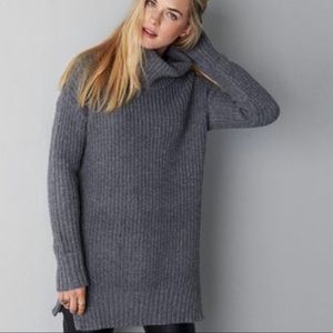 American Eagle Grey Turtleneck